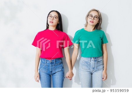 カラフルTシャツのツインズ 95359059