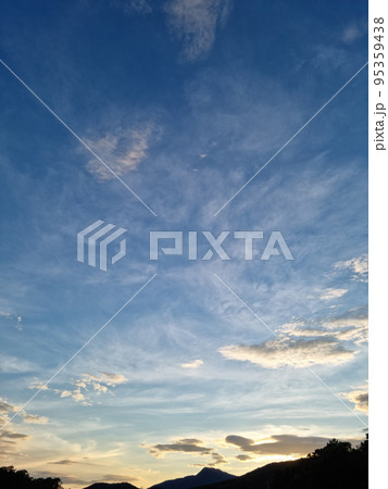 空 夕焼け 夕暮れ 95359438