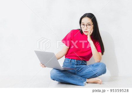 パソコン 女性 パソコン 女性 95359528