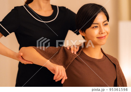 女性 整体 マッサージ 整骨院 指圧 女性 整体 マッサージ 整骨院 指圧 95361598