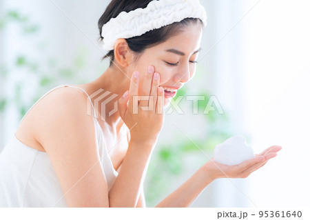 洗顔 女性 ビューティー 美容 クレンジング 洗顔 女性 ビューティー 美容 クレンジング 95361640