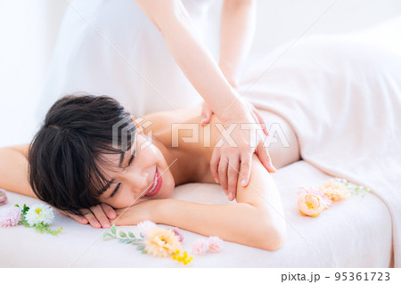 エステ　女性　ビューティー　美容　エステサロン 95361723