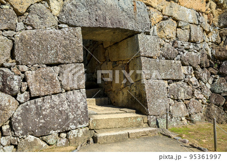 姫路城の石門 95361997