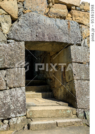 姫路城の石門 95361998