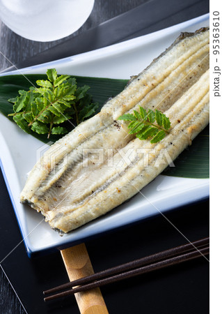 うなぎの白焼き うなぎの白焼き 95363610