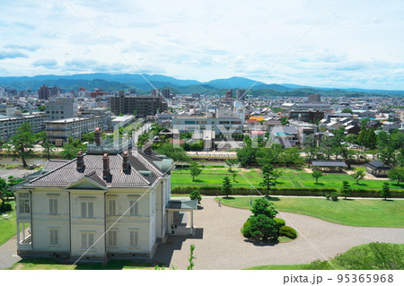 【日本100名城】鳥取城 久松公園 二ノ丸から見た仁風閣と鳥取市街 鳥取県鳥取市 【日本100名城】鳥取城 久松公園 二ノ丸から見た仁風閣と鳥取市街 鳥取県鳥取市 95365968