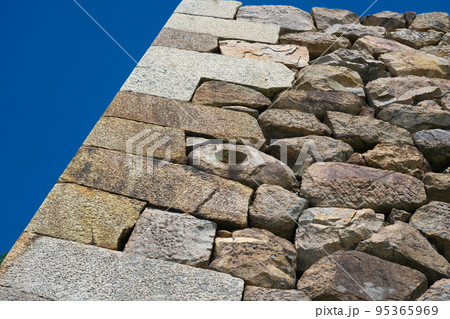 【日本100名城】鳥取城 久松公園 御三階櫓台のお左近の手水鉢 鳥取県鳥取市 【日本100名城】鳥取城 久松公園 御三階櫓台のお左近の手水鉢 鳥取県鳥取市 95365969