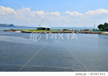 若洲橋/砂町南運河より若洲海浜公園、舞浜方面を望む(東京都江東区)【2022.9】 若洲橋/砂町南運河より若洲海浜公園、舞浜方面を望む(東京都江東区)【2022.9】 95367341