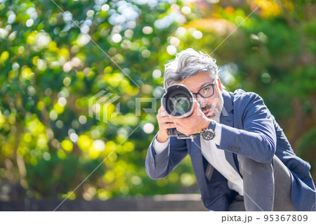 カメラマン　玉ボケ 95367809