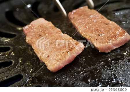 ジューシーな高級焼肉黒毛和牛【飛騨牛】上カルビ 95368809