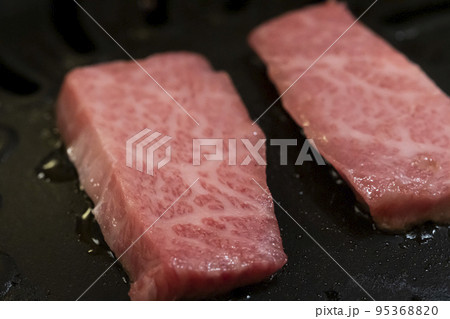 ジューシーな高級焼肉黒毛和牛【飛騨牛】上カルビ ジューシーな高級焼肉黒毛和牛【飛騨牛】上カルビ 95368820