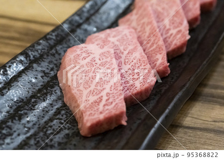 ジューシーな高級焼肉黒毛和牛【飛騨牛】上カルビ 95368822