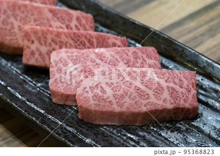 ジューシーな高級焼肉黒毛和牛【飛騨牛】上カルビ 95368823