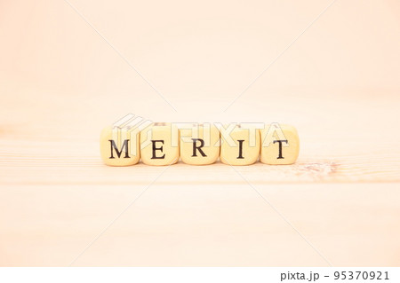 MERIT（メリット）の文字・イメージ素材／白バック 95370921