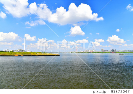夢の島緑道公園より荒川上流方向を望む(東京都江東区)【2022.9】 夢の島緑道公園より荒川上流方向を望む(東京都江東区)【2022.9】 95372047