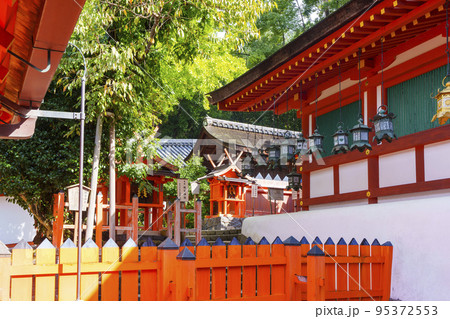 風宮神社 椿本神社か見える【春日大社 境内】 風宮神社 椿本神社か見える【春日大社 境内】 95372553