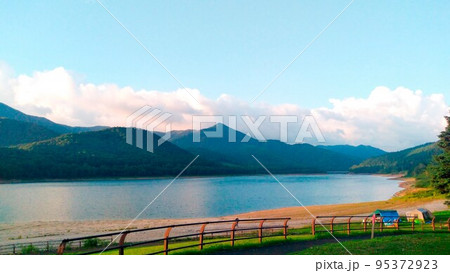 夕暮れの湖畔 夕暮れの湖畔 95372923