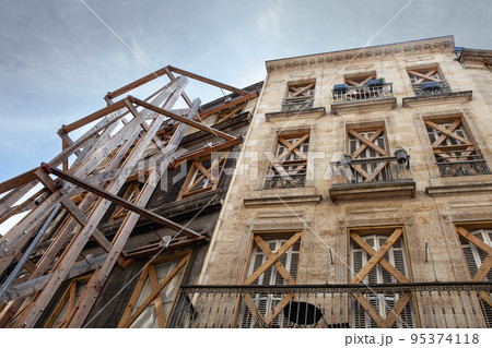 Securing old buildings in the city Securing old buildings in the city 95374118