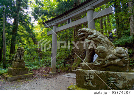 青森 十和田神社 参道の風景 95374207
