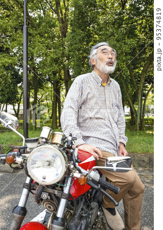 バイクライフ 笑顔のシニアライダー バイクライフ 笑顔のシニアライダー 95374819