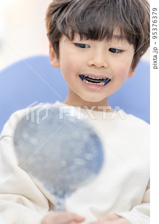 1人 一人 男の子 95376379