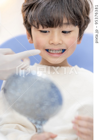 1人 一人 男の子 95376381