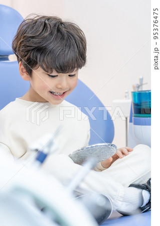 1人 一人 男の子 95376475