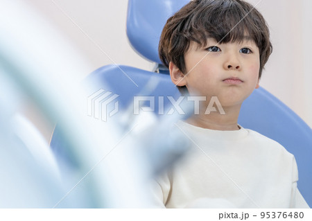 1人 一人 男の子 95376480