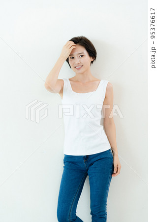 美しい歯の女性ポートレート 95376617