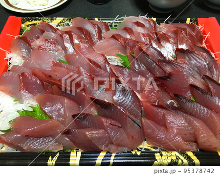 海鮮物 ブリ刺身盛り合わせ 海鮮物 ブリ刺身盛り合わせ 95378742
