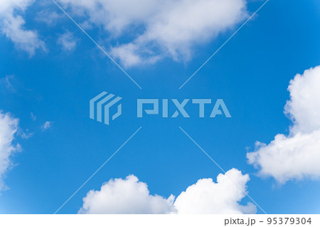 青空　雲　背景素材イメージ 95379304