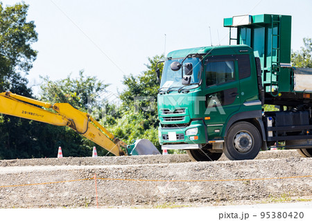 工事現場　重機ダンプトラック 95380420