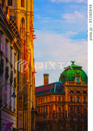 オーストリア・ウィーンの街並み 95380848