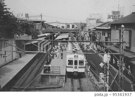 小田急下北沢駅と4000形3両、1973年6月16日 小田急下北沢駅と4000形3両、1973年6月16日 95381937