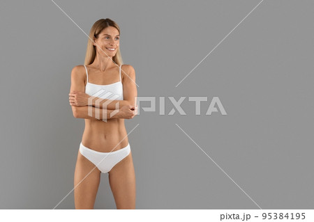 Fit Ad. Beautiful Woman With Sporty Body In Underwear Looking Aside 95384195