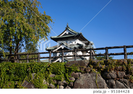 弘前城の天守(青森) 弘前城の天守(青森) 95384428