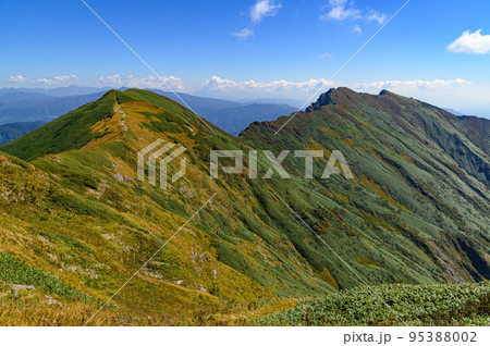 谷川連峰・茂倉岳付近より望む、一ノ倉岳と谷川岳の絶景 95388002