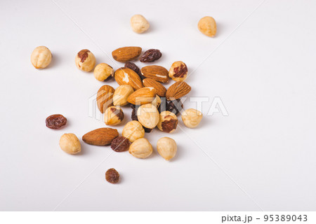Nuts mix in a wooden plate 95389043