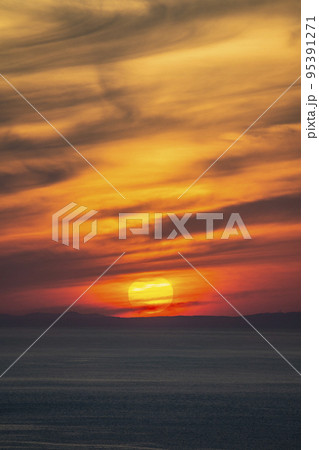 知床の夕日 95391271