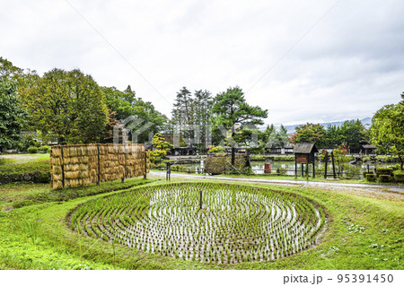 秋を迎えた飛騨の里(雨天)車田 秋を迎えた飛騨の里(雨天)車田 95391450