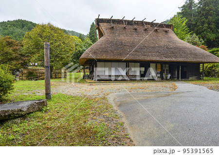 秋を迎えた飛騨の里(雨天) 秋を迎えた飛騨の里(雨天) 95391565