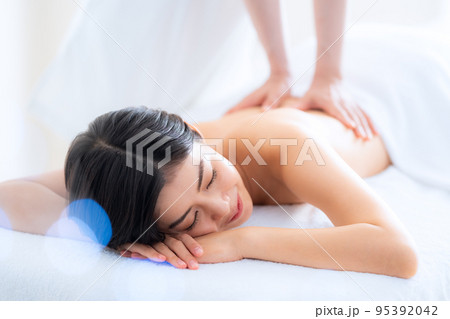 エステ　女性　ビューティー　美容　エステサロン 95392042