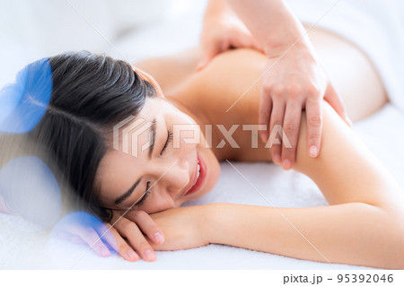 エステ　女性　ビューティー　美容　エステサロン 95392046