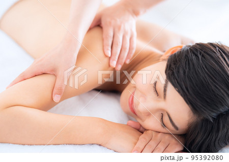 エステ　女性　ビューティー　美容　エステサロン 95392080