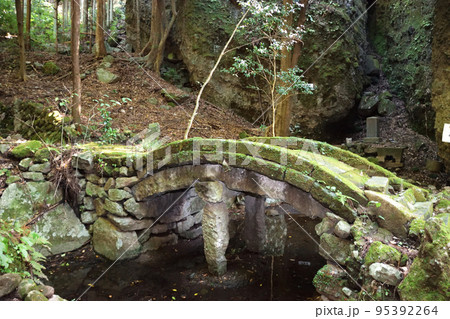 室山熊野神社・心文池　石橋 95392264