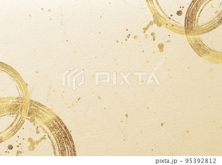 筆で描いた金色の円と金色の和紙の背景テクスチャ 95392812