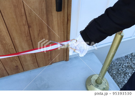 新築のテープカット 95393530