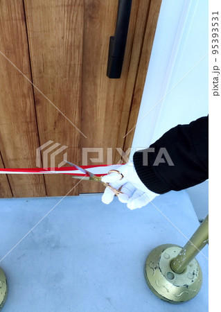 新築のテープカット 95393531