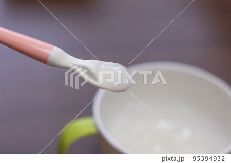 お米を使った離乳食 95394932