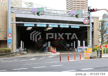 阪神高速道路1号環状線の湊町料金所 95395794